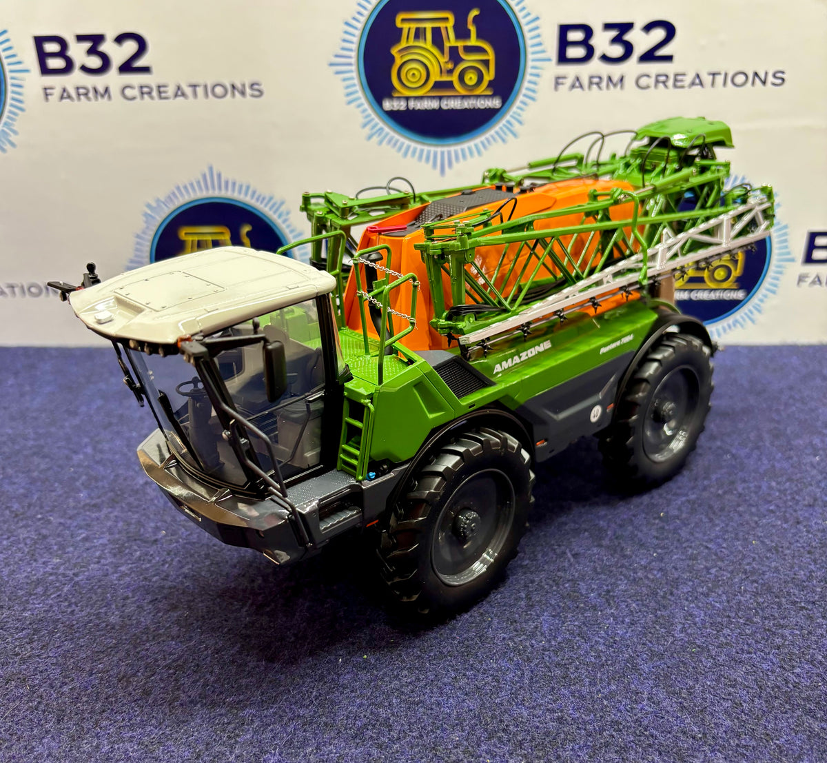 UNIVERSAL HOBBIES AMAZONE PANTERA 7004 SELF PROPELLED SPRAYER 1:32 SCALE
