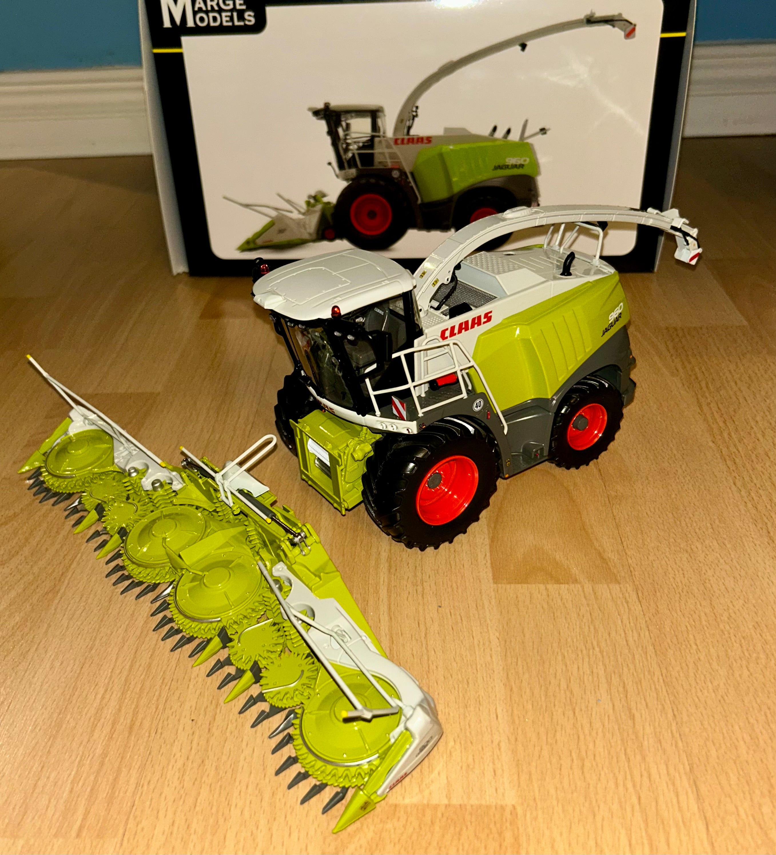 Marge Models 1:32 Scale Claas Jaguar 960 Forage Harvester And Orbis 900 Header