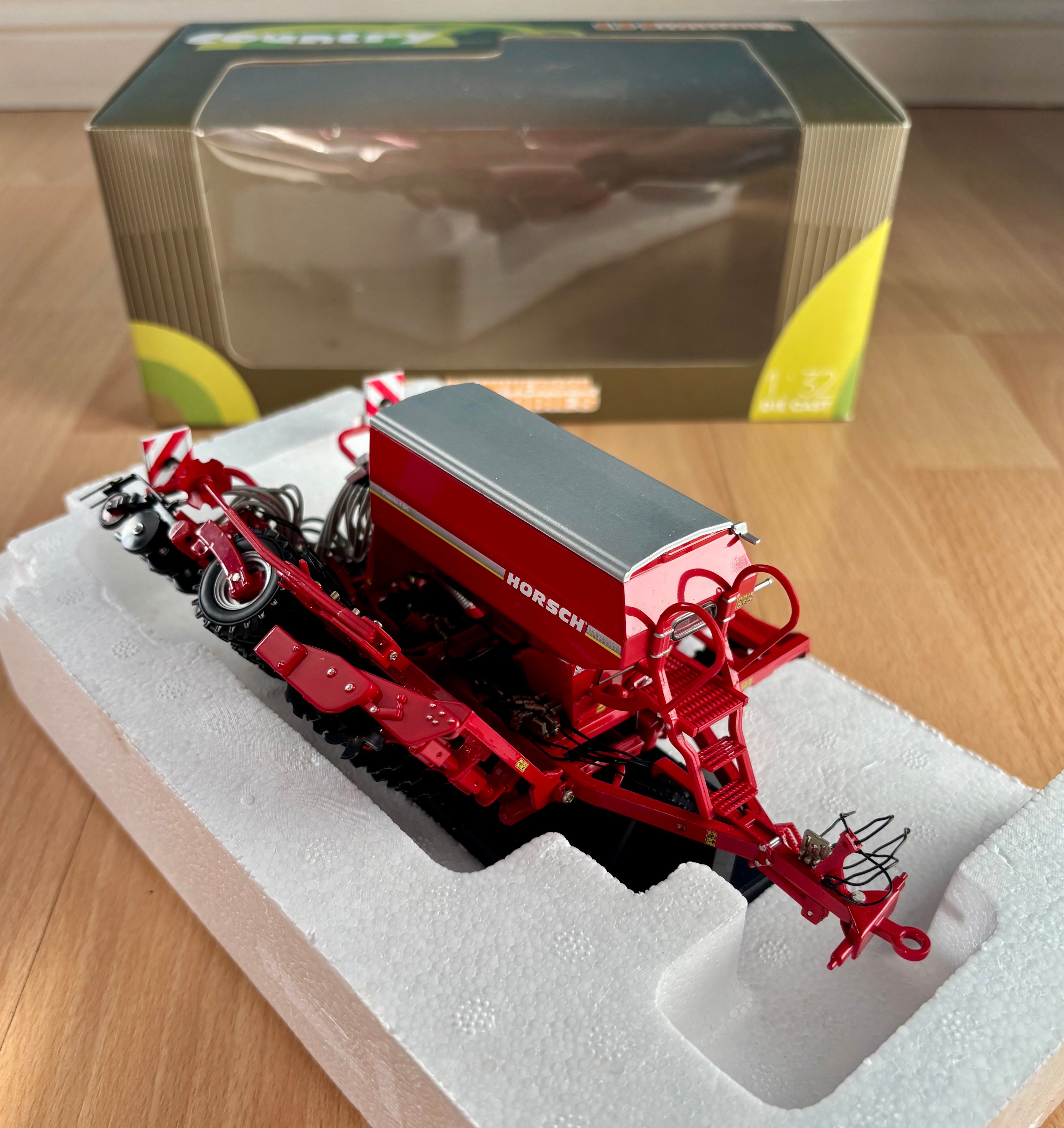 Universal Hobbies Horsch Pronto 4DC Drill 1:32 Scale