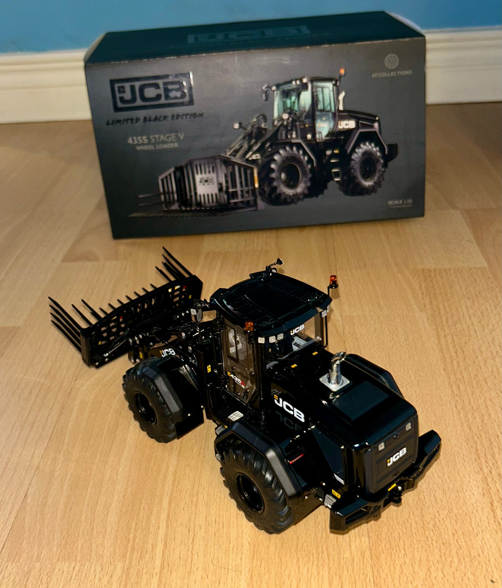 AT COLLECTIONS 1:32 JCB 435S AGRI BLACK WHEELED LOADALL WITH FOLDING BUCK RAKE