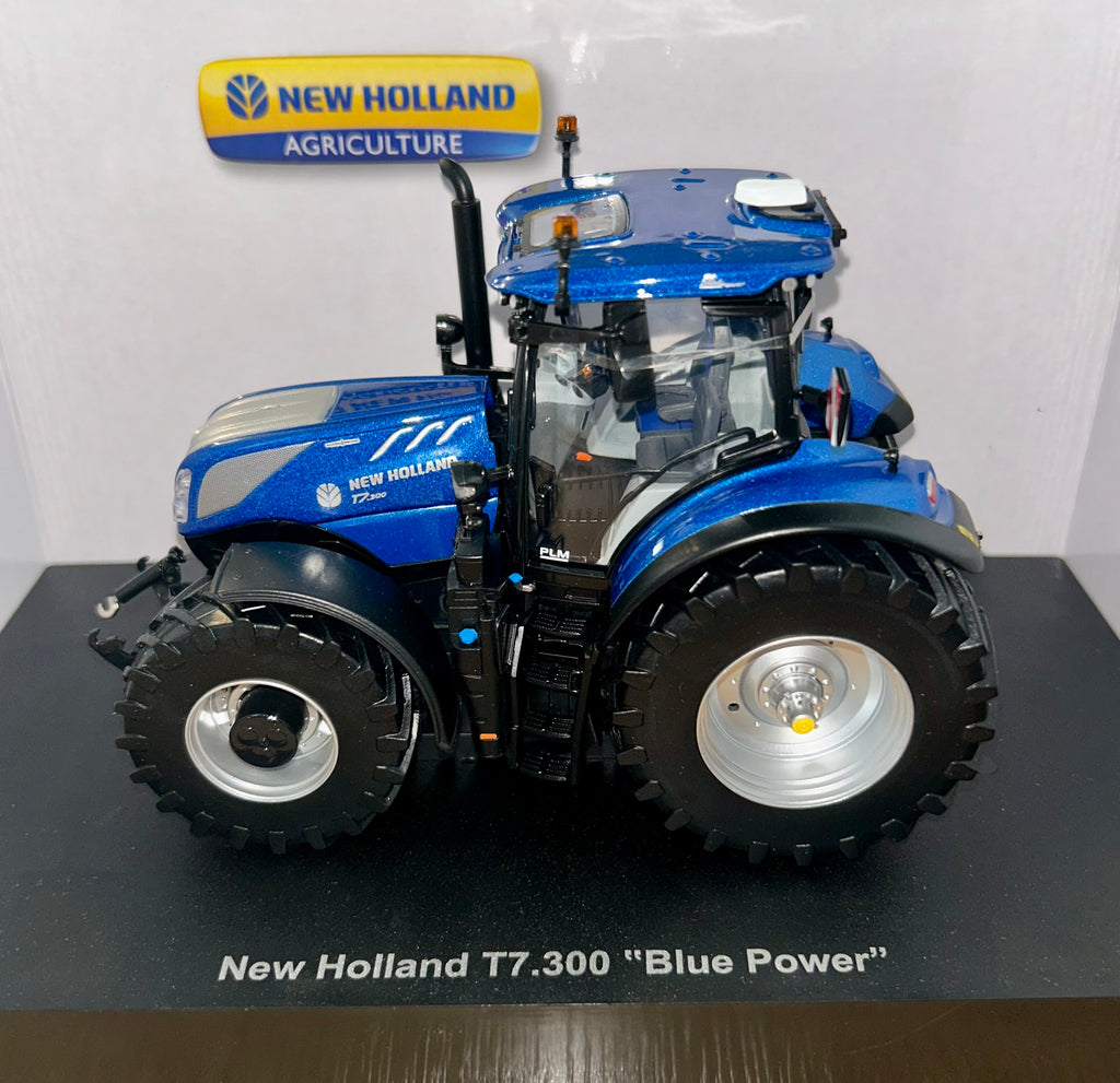 Universal Hobbies New Holland T7.300 Blue Power 1:32 Scale Tractor