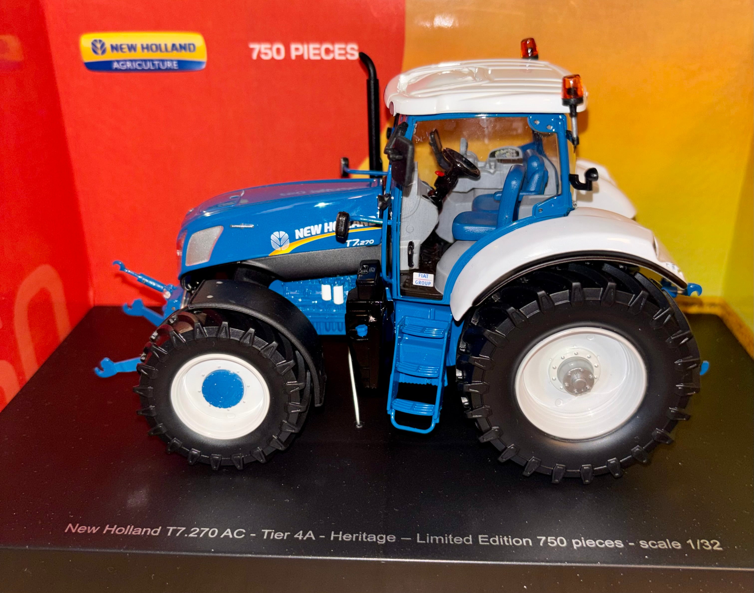 ROS 1:32 SCALE NEW HOLLAND T7.270 AC HERITAGE BLUE TRACTOR