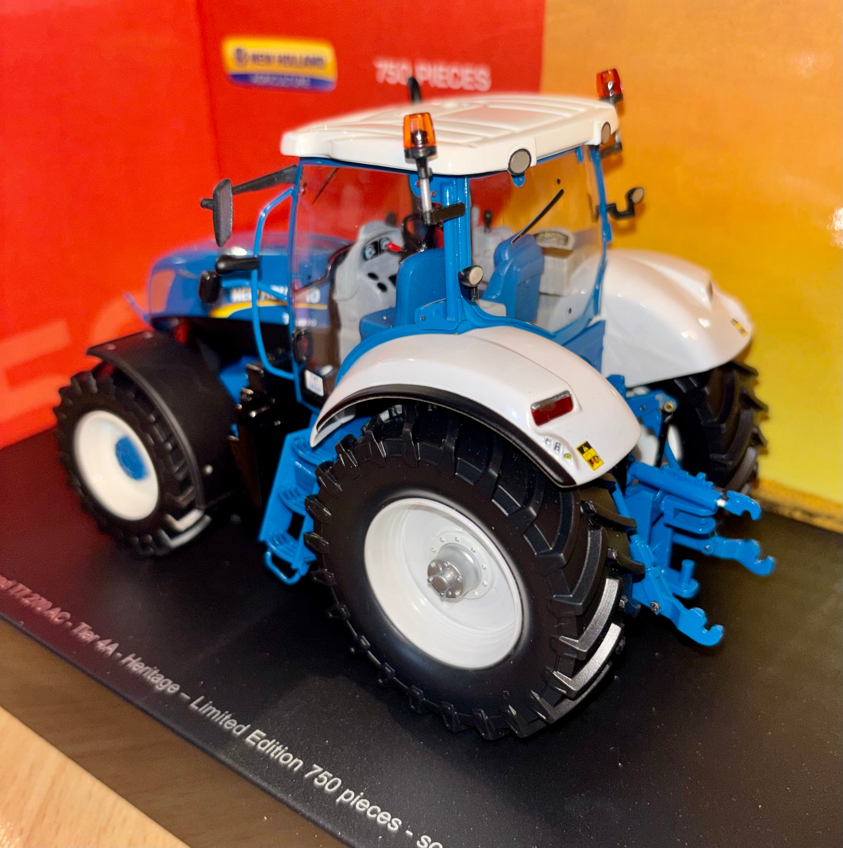 ROS 1:32 SCALE NEW HOLLAND T7.270 AC HERITAGE BLUE TRACTOR