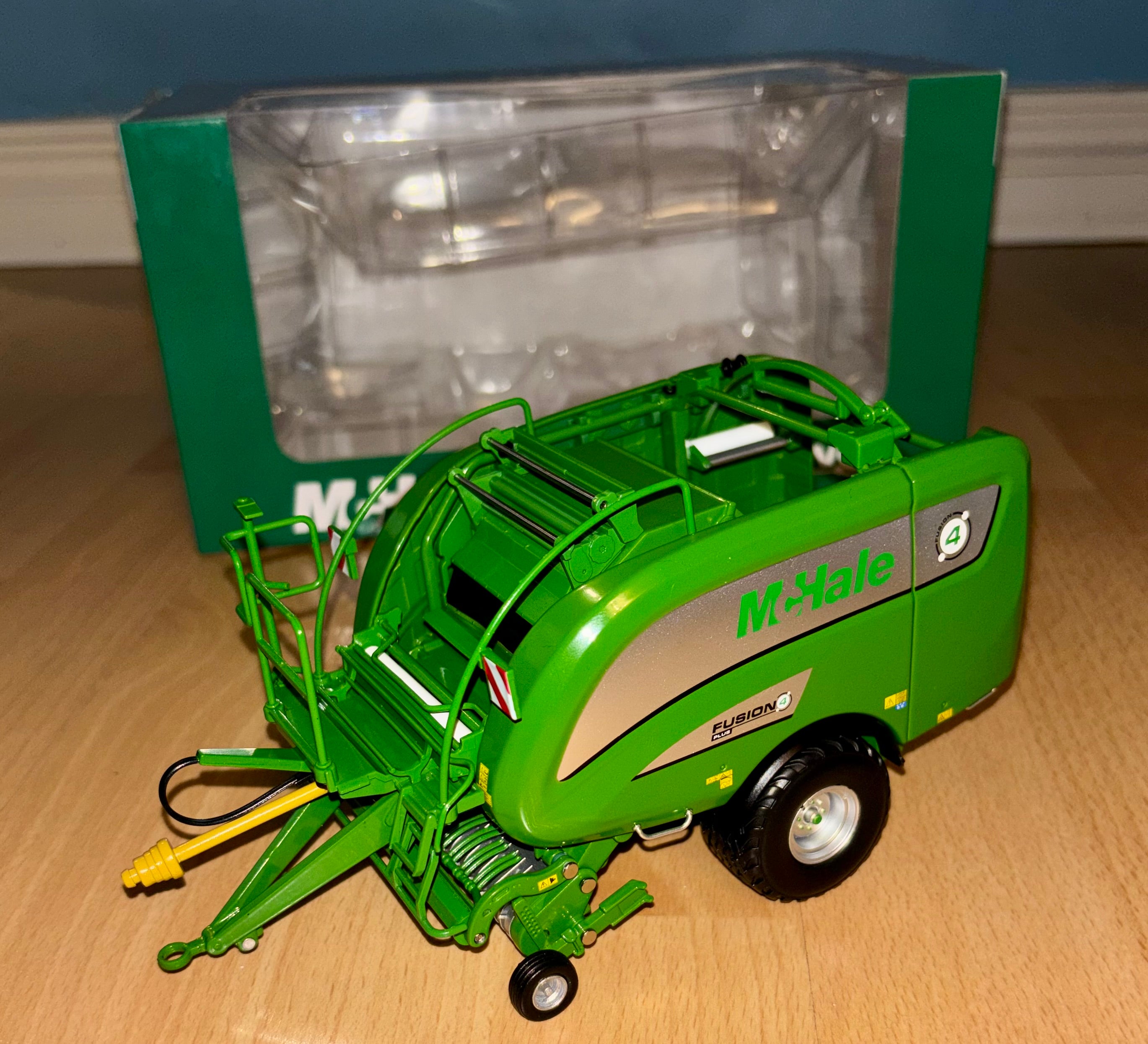 USK Mchale Fusion 4 Round Baler 1:32 Scale - No Bales