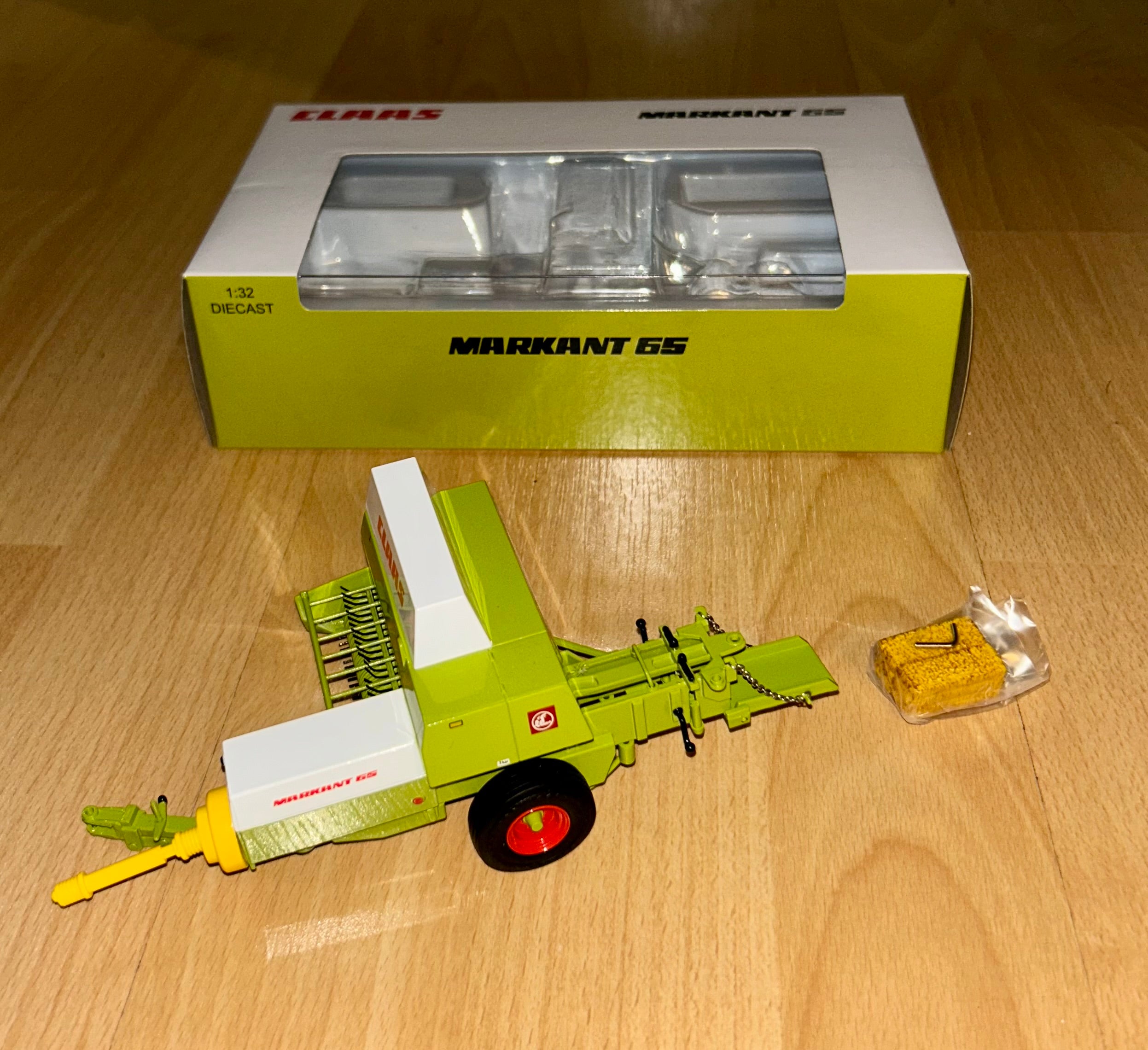 REPLICAGRI 106 1:32 SCALE CLAAS MARKANT 65 SMALL SQUARE BALER