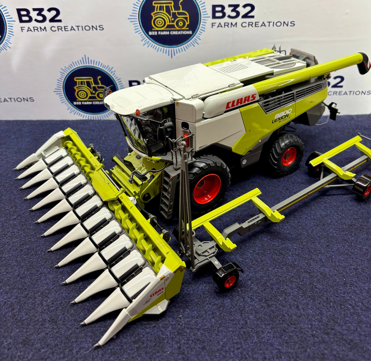 MARGE MODELS 1:32 SCALE CLAAS LEXION 8900 WITH CORN HEADER + TRAILER
