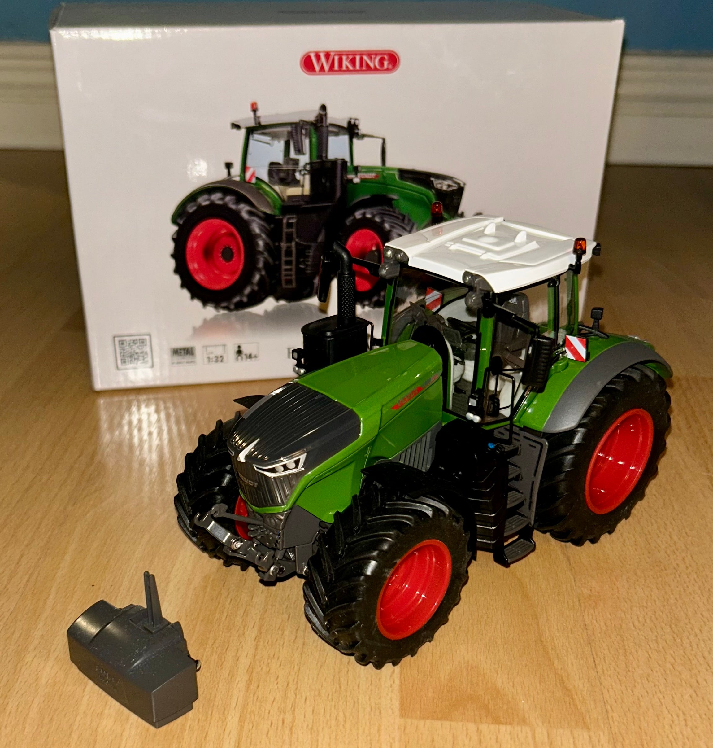 WIKING FENDT 1050 VARIO 1:32 SCALE