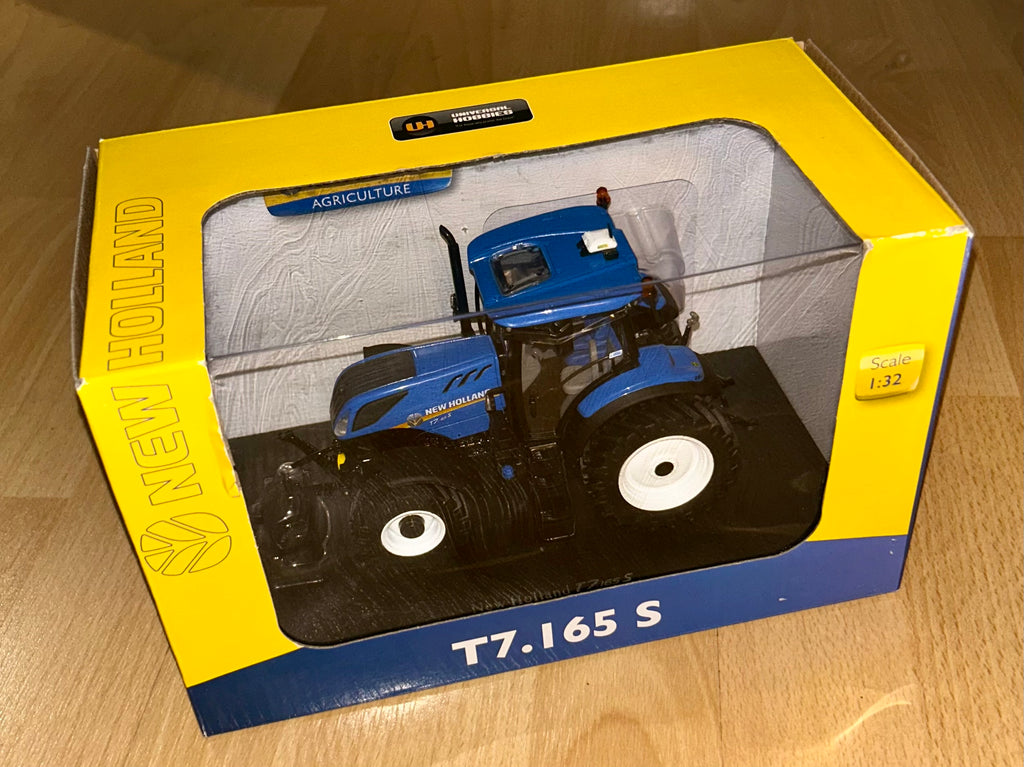 UNIVERSAL HOBBIES NEW HOLLAND T7.165S 1:32 SCALE
