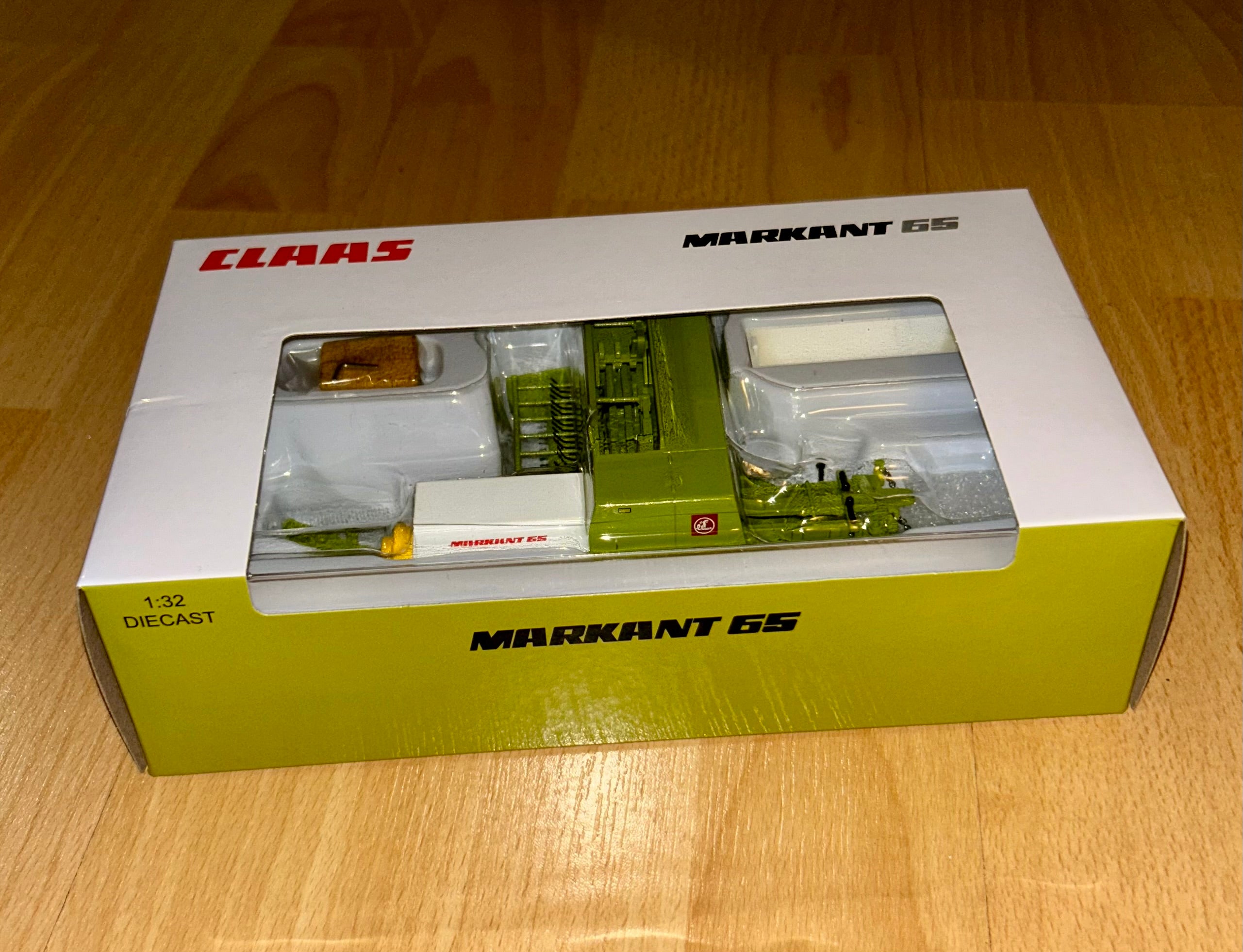 REPLICAGRI 106 1:32 SCALE CLAAS MARKANT 65 SMALL SQUARE BALER