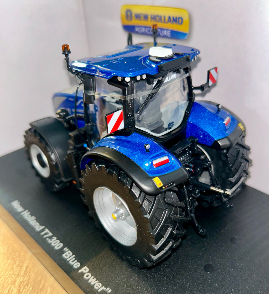 Universal Hobbies New Holland T7.300 Blue Power 1:32 Scale Tractor