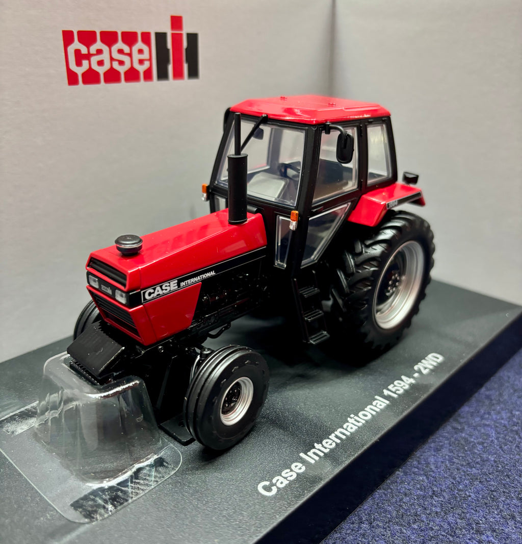 UNIVERSAL HOBBIES 1:32 SCALE CASE IH 1594 2WD (1985) TRACTOR