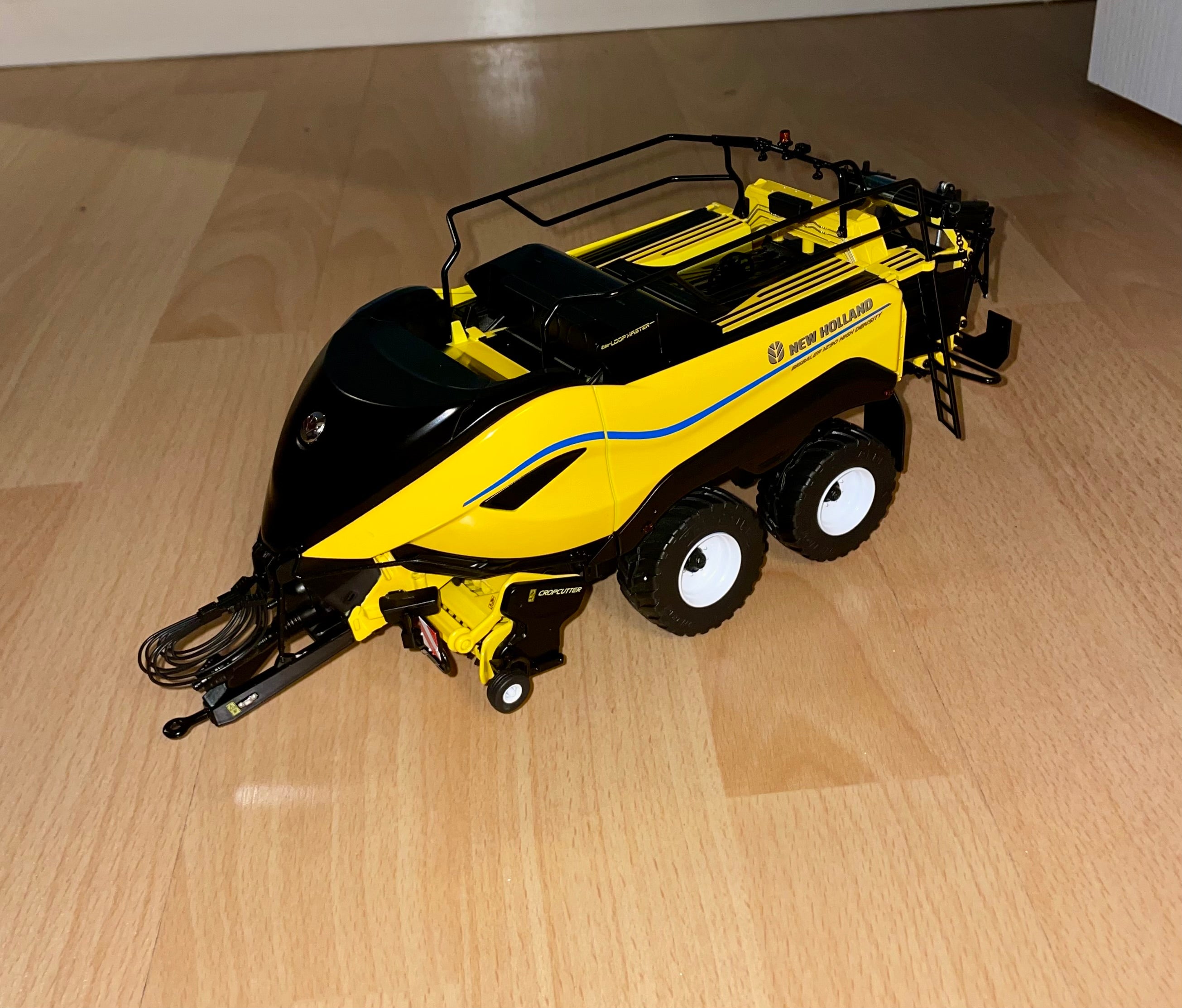 MARGE MODELS 1:32 SCALE NEW HOLLAND 1290 HIGH DENSITY BIG SQUARE BALER