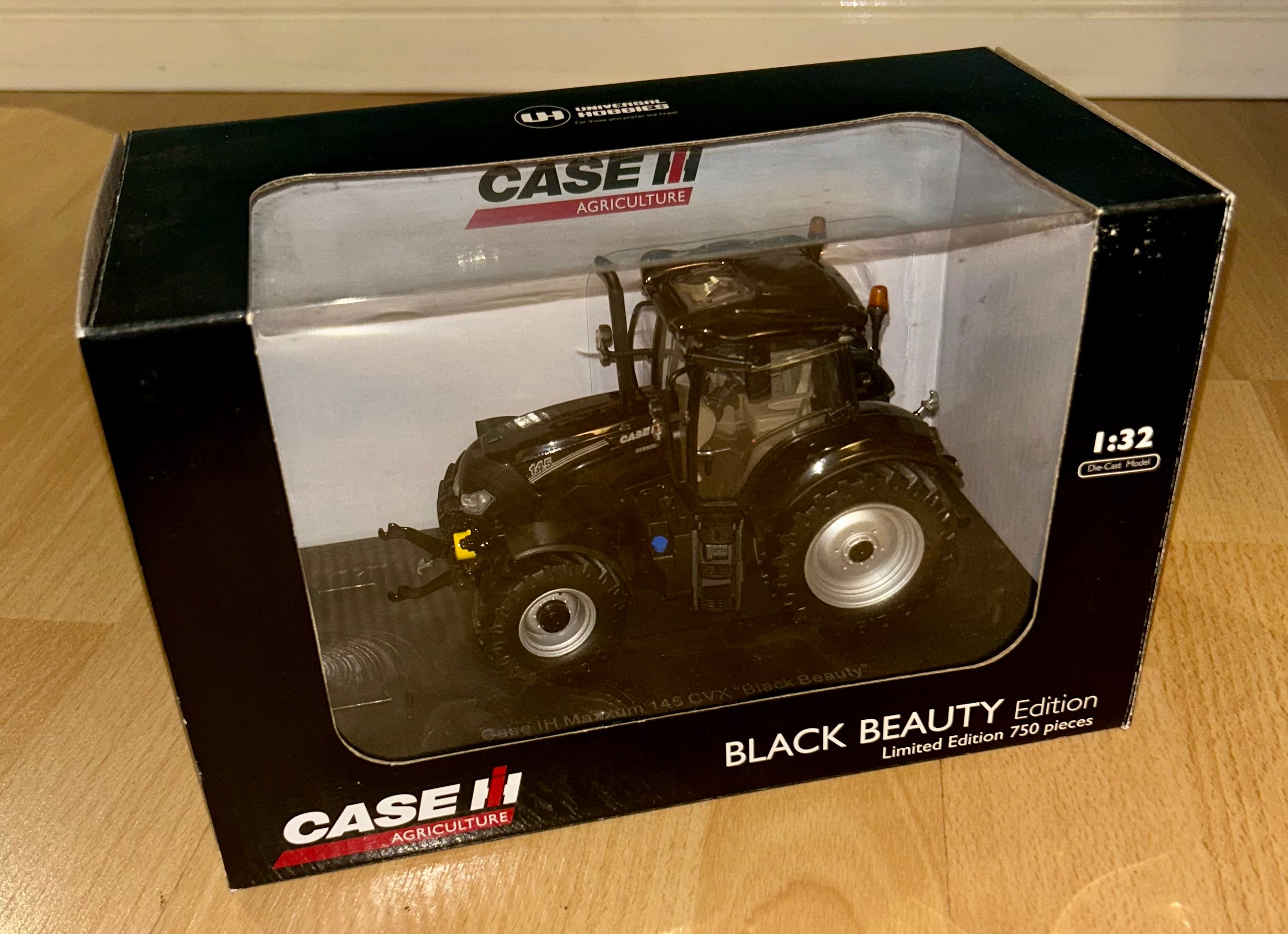 Universal Hobbies - Case Maxxum 145 CVX Black Edition - 1:32 Scale New/Mint