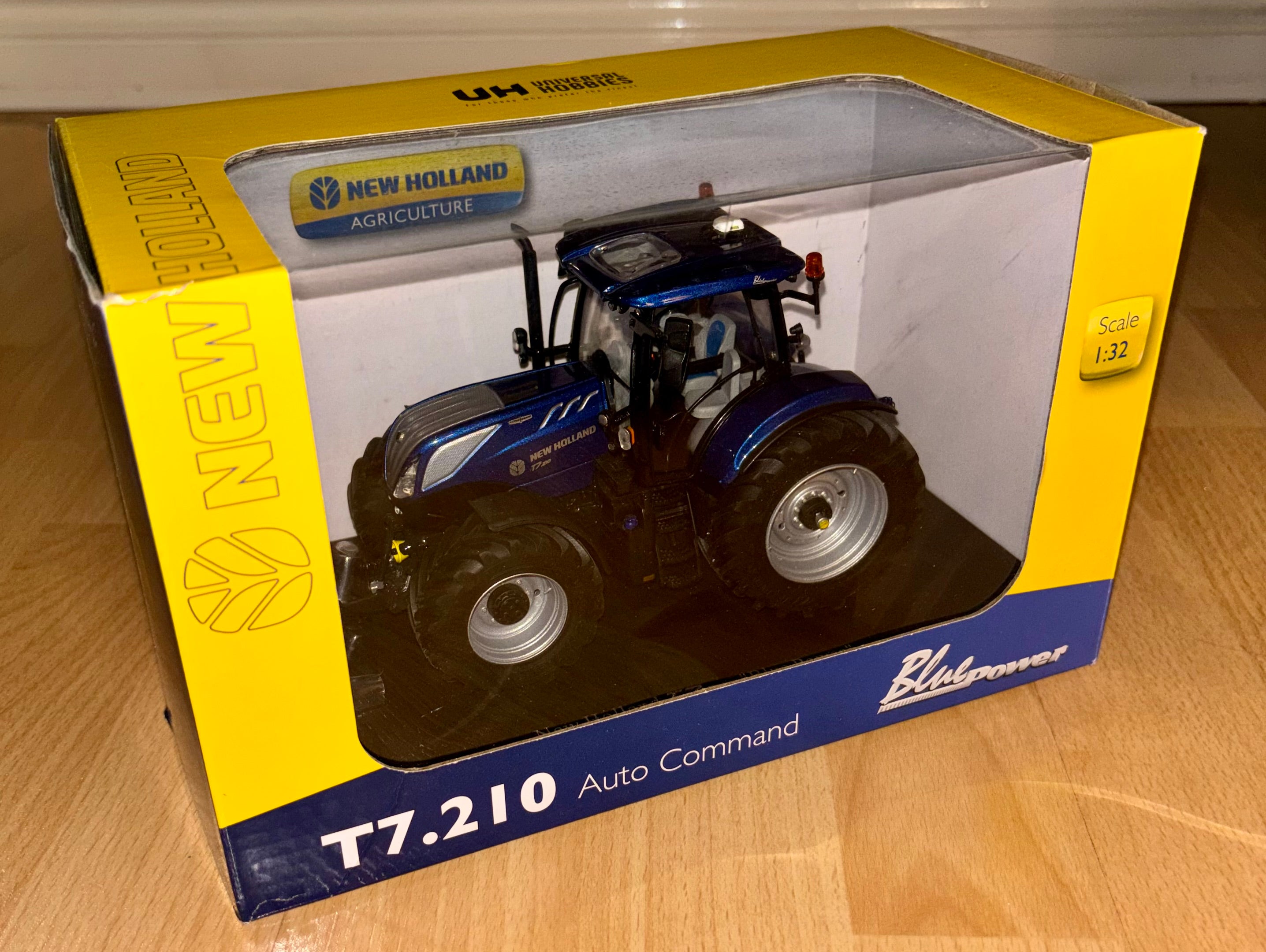 Universal Hobbies New Holland T7.210 Blue Power With P32 Wheels- 1:32 Scale