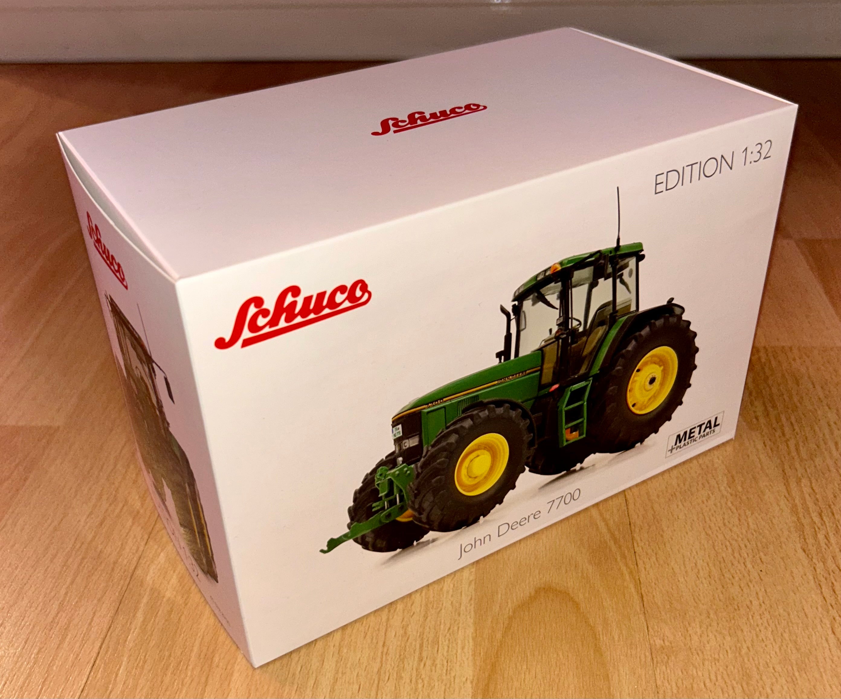 Schuco John Deere 7700 1:32 Scale