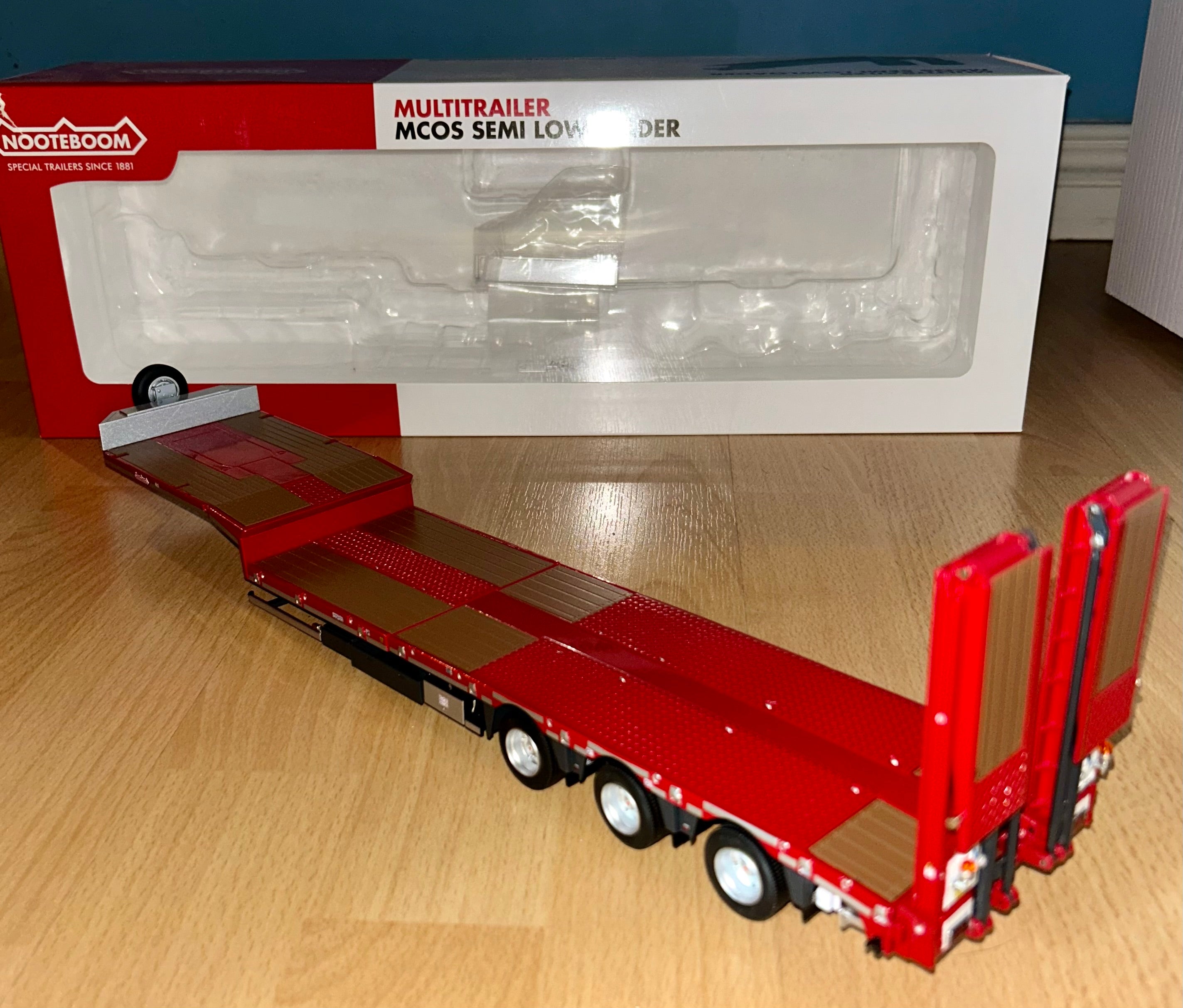 MARGE MODELS NOOTEBOOM RED SEMI LOWLOADER 1:32 SCALE