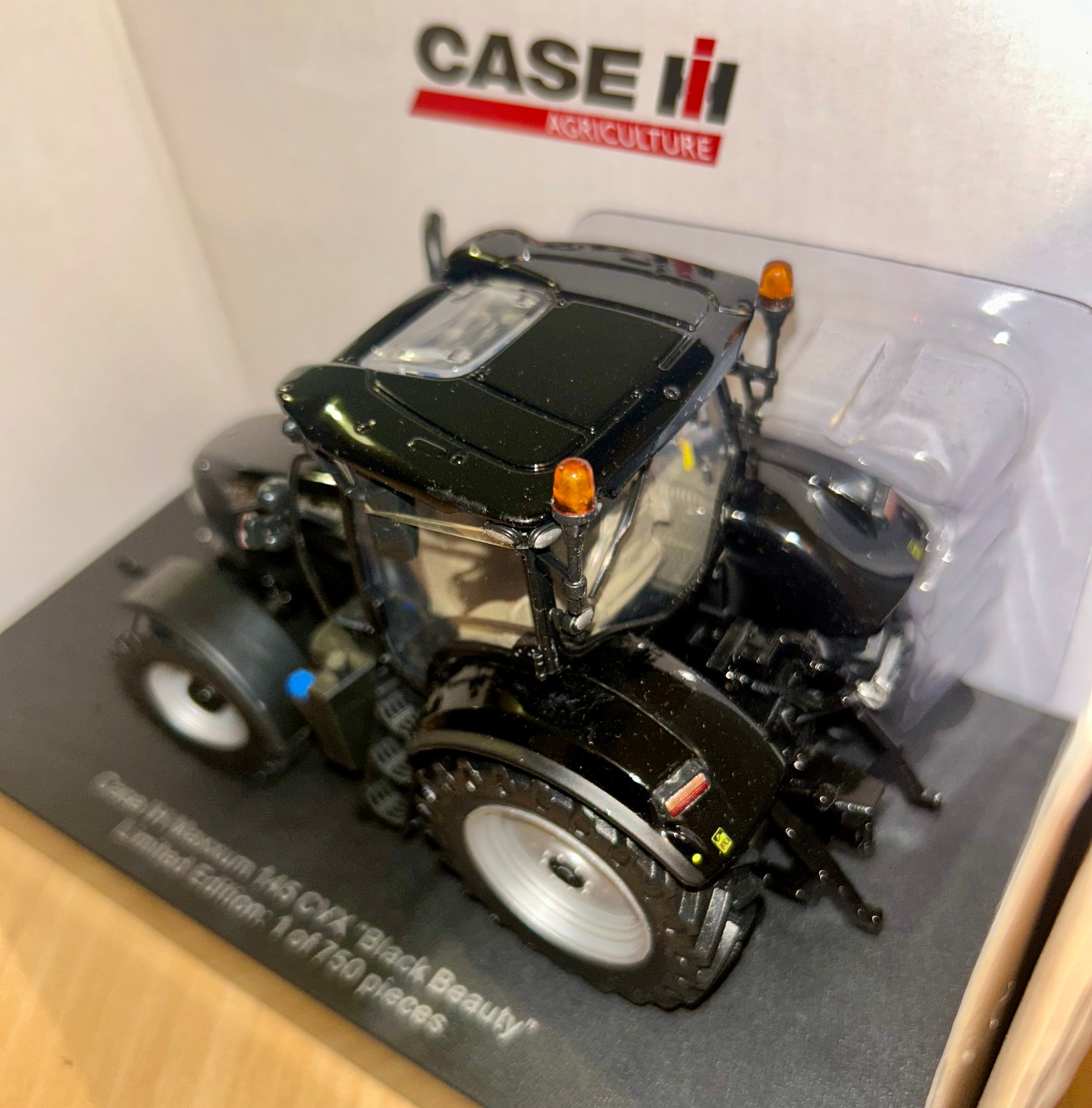 Universal Hobbies - Case Maxxum 145 CVX Black Edition - 1:32 Scale New/Mint