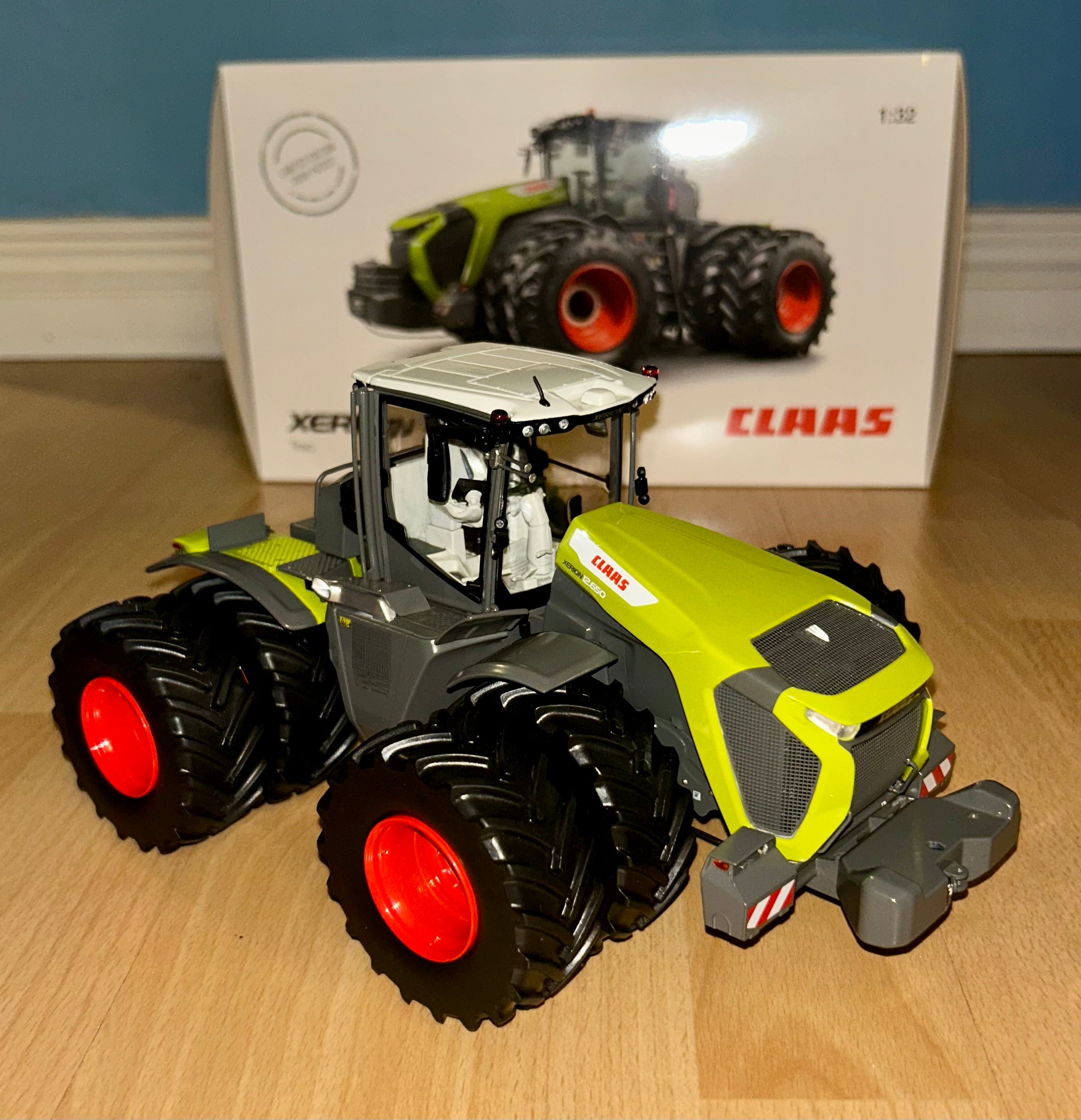 MARGE MODELS CLAAS XERION 12.650 TRAC - DUAL WHEELS - LIMITED EDITION 1:32 SCALE