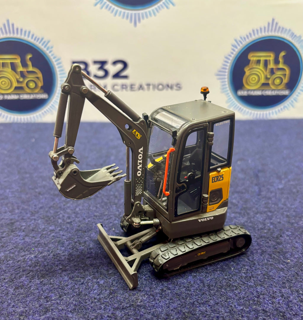 AT Collections Volvo ECR25 Digger 1:32 Scale - No Box